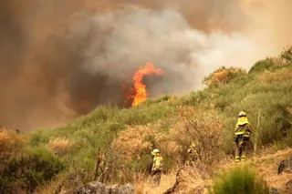 Incendio de Fasgar que amenaza a las poblaciones de Villapujín, Barrio de la Puente y Posada de Omaña | Foto Peio García | ICAL