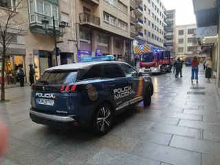 Bomberos en las calle del Arco