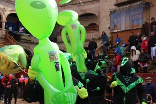 Desfile de disfraces callejeros del Carnaval del Toro. Foto: Verónica Tapia