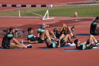 Varios futbolistas de Unionistas durante un entrenamiento.