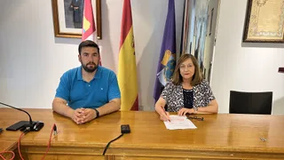 La alcaldesa de Peñaranda Carmen Ávila y el concejala de Obras, Antonio Poveda