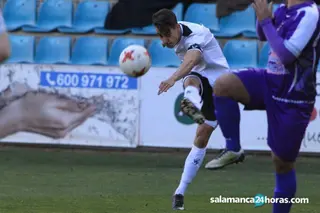 Caramelo dispara ante el Becerril.