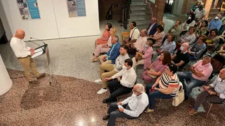 La biblioteca municipal de Peñaranda ha acogido la presentación del libro «Hechos trágicos que conmocionaron a Peñaranda»