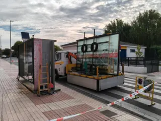 Renovación marquesinas autobús en Carbajosa