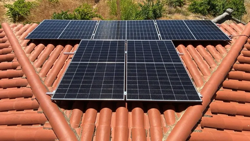 Placas solares en San Esteban de la Sierra