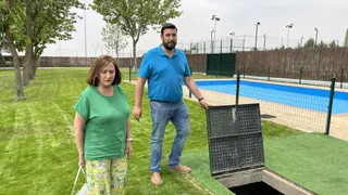 La alcaldesa de Peñaranda, Carmen Avila, junto al concejal de Obras, Antonio Poveda