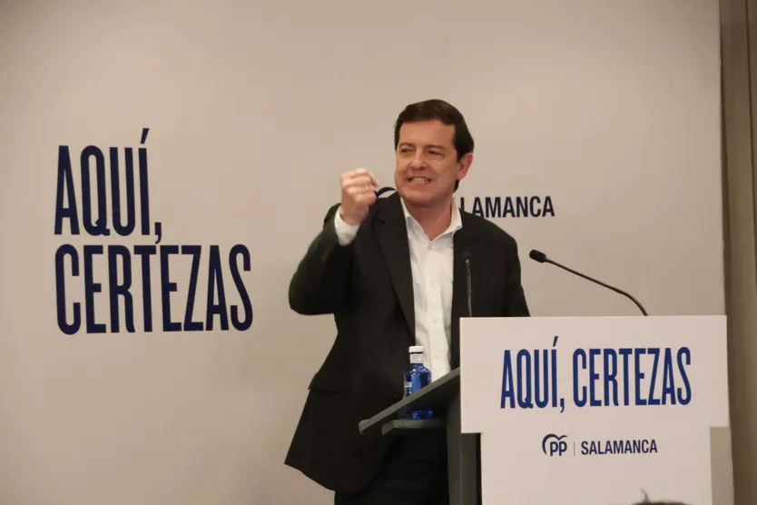 Alfonso Fernández Mañueco y Carlos García Carbayo, participan en el acto de cierre de la campaña electoral en Salamanca