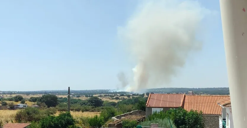 Se reaviva el incendio forestal de Cipérez, que llegó a nivel 1