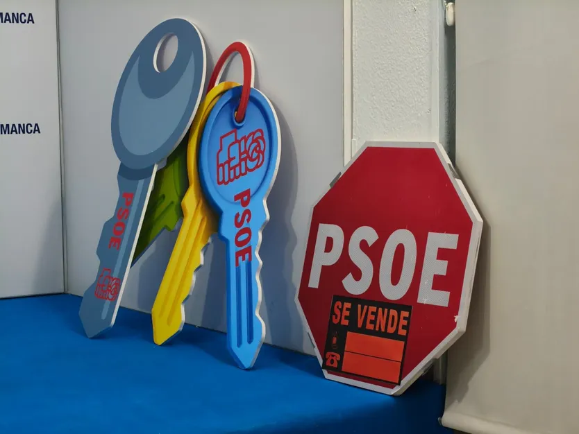 Llaves del PSOE en Salamanca realizadas por Nueva Generaciones del PP de Salamanca