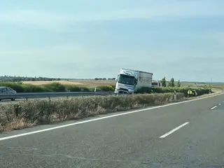 Salida de vía de un camión a la altura de Mozárbez