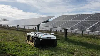 El robot castellano y leonés en la planta fotovoltaica Villarino. Iberdrola