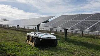 El robot castellano y leonés en la planta fotovoltaica Villarino. Iberdrola