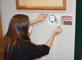 Colocación pictogramas eliminación barreras (5)