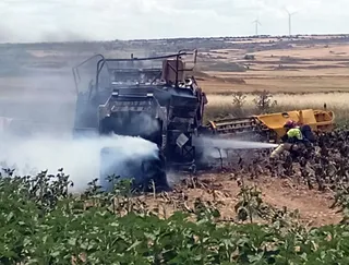Incendio en una empacadora en Soria | Foto ICAL