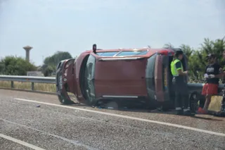 Un vehículo vuelca y da varias vueltas de campana en Calzada de Don Diego
