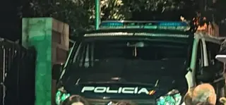 Policía Nacional en la calle Brocense en el lugar de los hechos. 