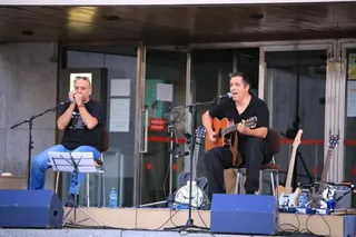 Concierto de blues y cine al aire libre en la biblioteca Torrente Ballester