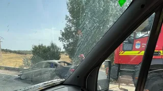 Imagen del coche incendiado en Terradillos