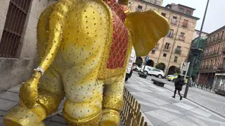 Elefante vandalizado en la plaza del Mercado | S24H