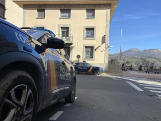 Coches de la Policía Nacional junto a la comisaría en Béjar - Foto de archivo