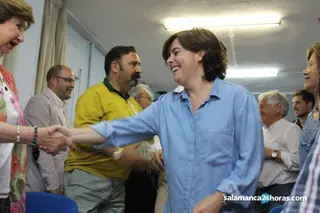 Soraya sáenz de santamaría en Salamanca campaña primarias (26)