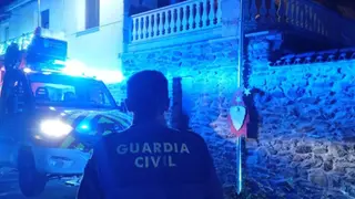 Agente de la Guardia Civil en el lugar del incendio | Guardia Civil de Salamanca
