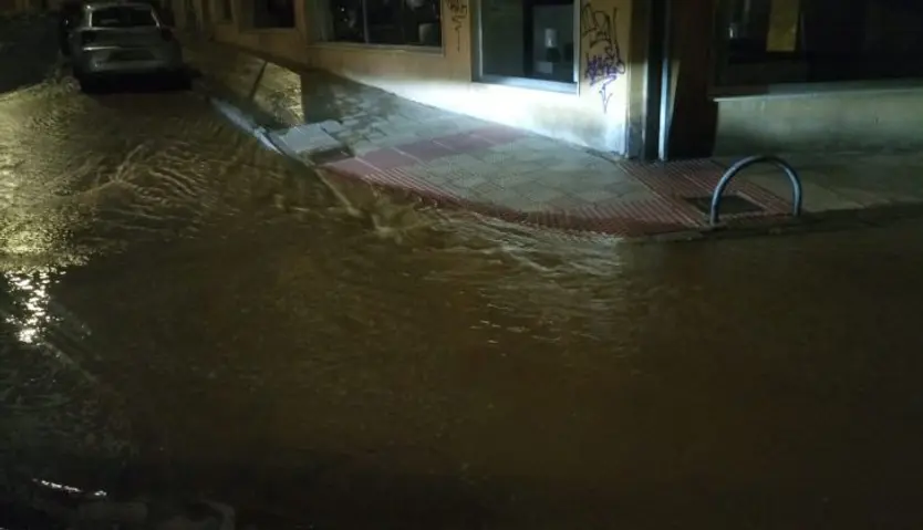 Reventón en la calle Juan del Enzina