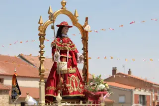Moriscos. Procesión acompañada por la Agrupación Musical Virgen de la Vega | Belén Hurtado