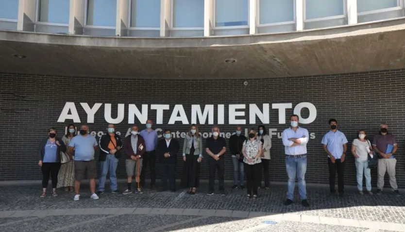 Minuto de silencio frente al Ayuntamiento de Santa Marta en memoria de Miguel Ángel Blanco.