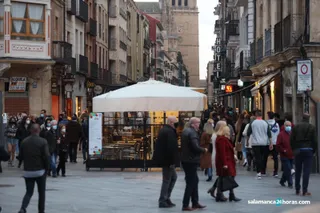 El sábado y el inicio de la Semana Santa llenan las calles de Salamanca