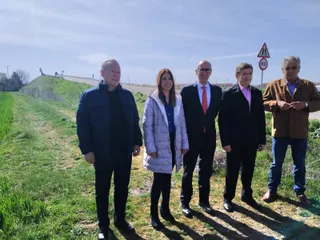 Nueva pasarela entre Castellanos de Moriscos y Moriscos, visita de Javier Iglesias (1)