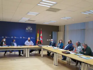 Momento de la reunión celebrada en las Cortes