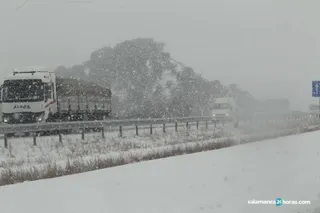 Nieve en la carretera