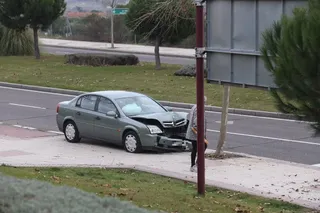 Herida una mujer al empotrar su coche contra un árbol