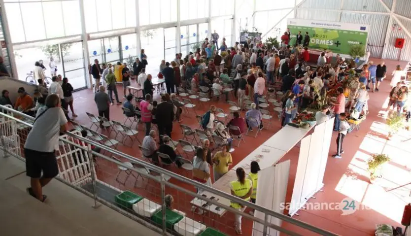 Miembros de la Corporación Municipal participan en la apertura de la Lonja de los Huertos Urbanos