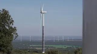 Descarbonización e inversión en renovables, las nuevas apuestas de las grandes eléctricas, según PwC