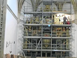 El retablo restaurado de Gallegos de Argañán se presenta durante la Romería al Cristo de la Exaltación