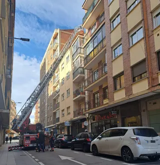 Bomberos actúan en Isaac Peral por las fuertes rachas de viento - FOTO DE ARCHIVO