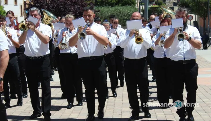 Misa y procesión en Carbajosa de la Sagrada.