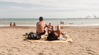 La OCU recomienda prestar atención en la elección de cremas solares, ya que algunas son perjudiciales para el medio ambiente