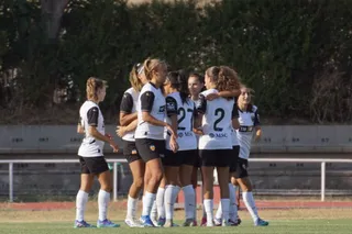 Las jugadoras del Valencia celebran un gol en Las Pistas | FOTO JUANES