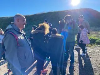 Recogida de basura y plantación de árboles en el parque Würzburg por parte de Garrido Contigo, Asprodes y la Escuela Katiuskas