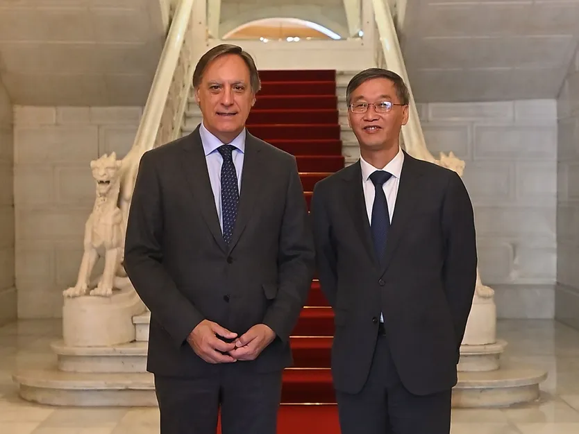 Carbayo recibe al embajador de China en España, Yao Jing