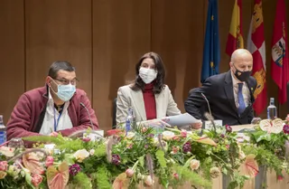 La presidenta del Senado apela en Salamanca a los fondos europeos para combatir la despoblación e impulsar un “futuro digno”