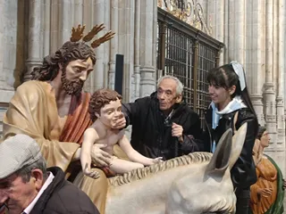 Más de una treintena de personas con discapacidad visual participan en el 'Proyecto Sentir' de la Hermandad Jesús Amigo de los Niños