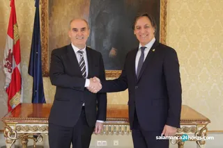 El alcalde con el Procurador del Común (21)