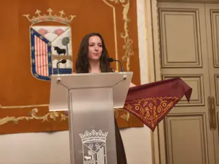 Ángela María García Con El Pañuelo De Las Ferias Y Fiestas De Salamanca