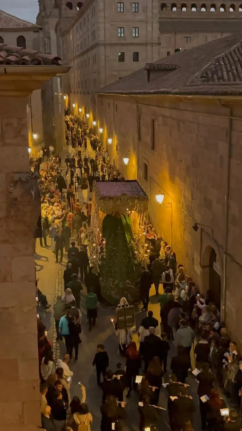Emoción por ver a la Virgen de la Esperanza en la primera procesión extraordinaria por el Año Jubilar en Salamanca