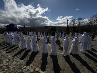 De la peste a la lluvia, la Pasión de Bercianos se impone al mal tiempo
