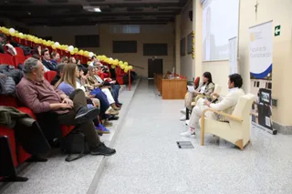 El periodista y presentador de televisión Ion Aramendi, ofrece una charla sobre el ejercicio de su profesión